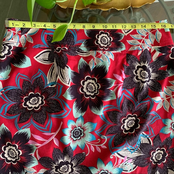 TALBOTS  VIBRANT FLORAL SKIRT SIZE 10 - Picture 3 of 7